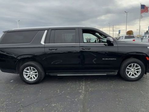 Used 2023 Chevrolet Suburban LT image 9