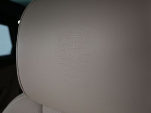 Certified 2025 Porsche Macan AWD/4WD image 11