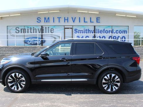 New 2026 Ford Explorer Platinum w/ LUX Leather Package AWD/4WD image 2