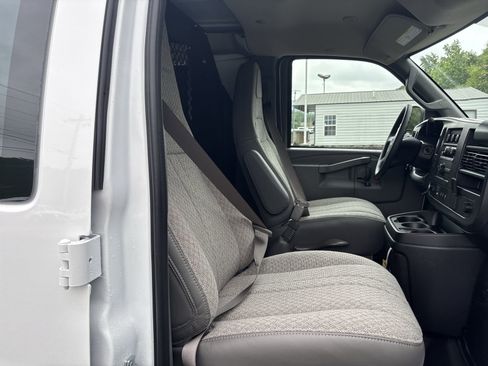 New 2025 Chevrolet Express 2500 w/ Driver Convenience Package image 27