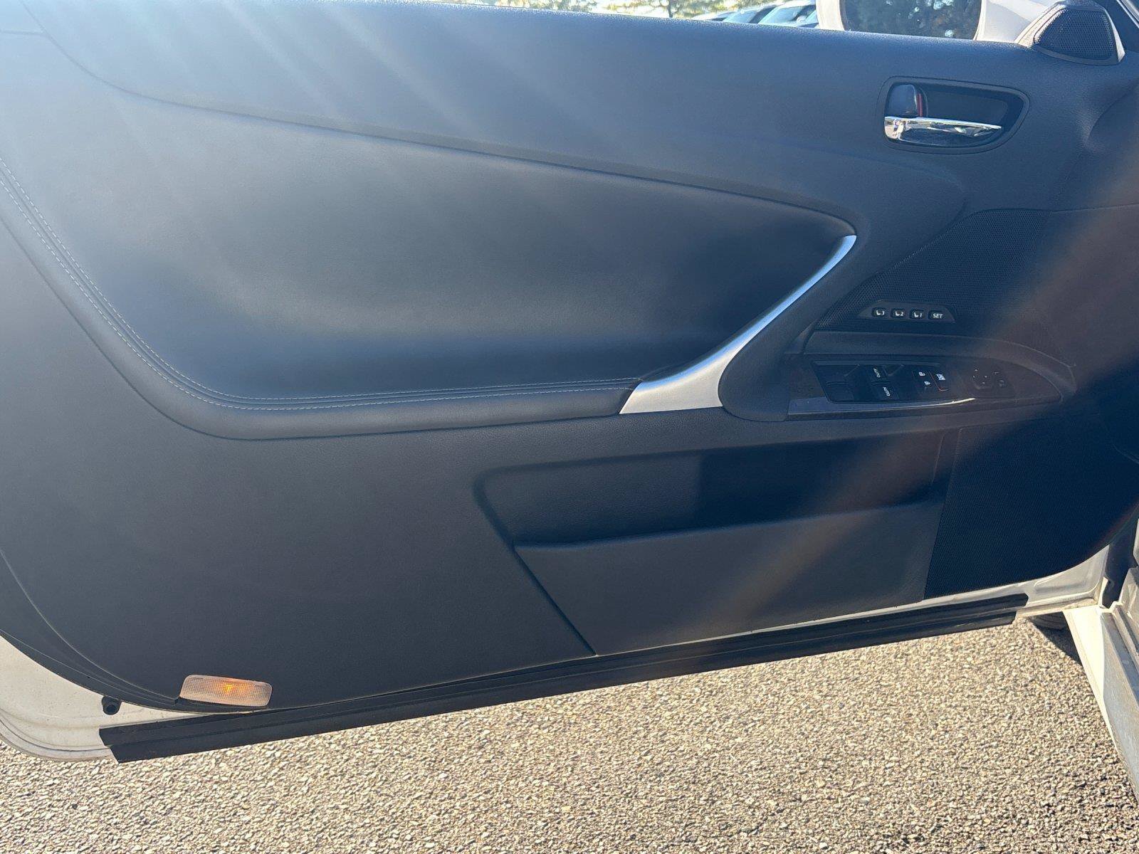 Used 2013 Lexus IS 350C w/ Luxury Pkg RWD image 13
