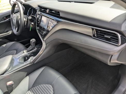 Used 2020 Toyota Camry SE image 19