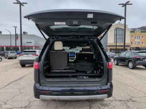 Used 2023 Toyota Sequoia Capstone AWD/4WD image 10