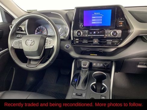 Used 2023 Toyota Highlander XLE AWD/4WD image 14