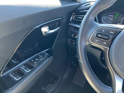 Used 2022 Kia Niro Touring Special Edition image 19