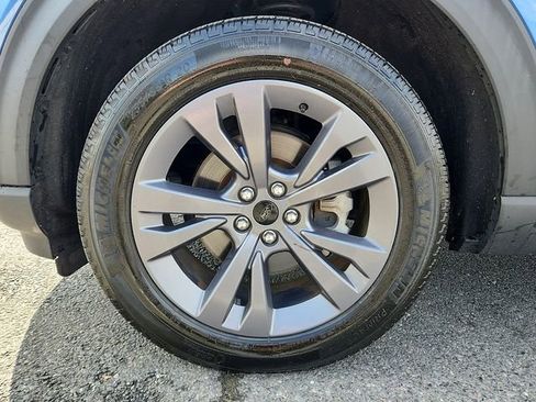 Used 2022 Ford Explorer XLT w/ Equipment Group 202A AWD/4WD image 8