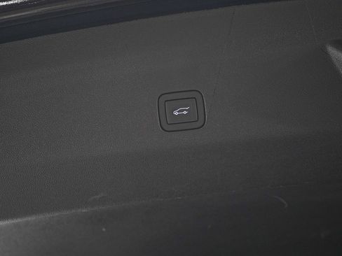 Used 2025 Chevrolet Tahoe LT AWD/4WD image 21