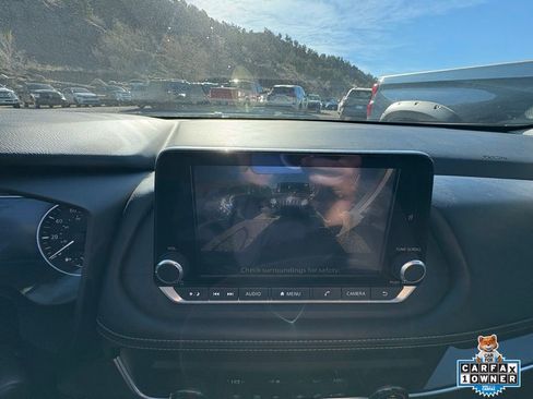 Used 2025 Nissan Rogue SV image 24