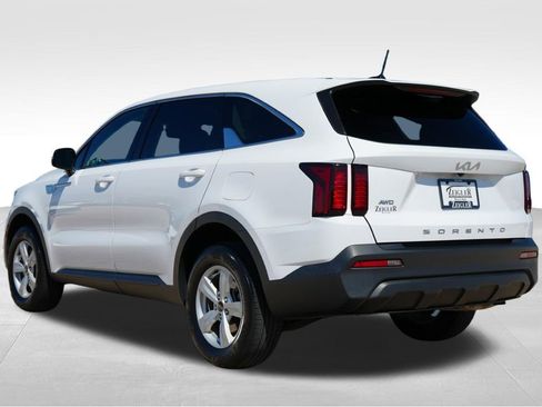 Used 2022 Kia Sorento LX image 6