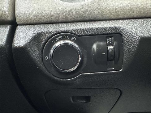 Used 2016 Chevrolet Cruze LT image 25