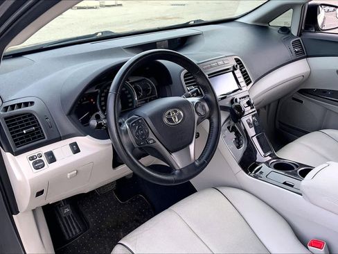 Used 2015 Toyota Venza XLE image 16