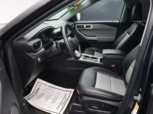 Used 2022 Ford Explorer XLT w/ Equipment Group 202A AWD/4WD image 14