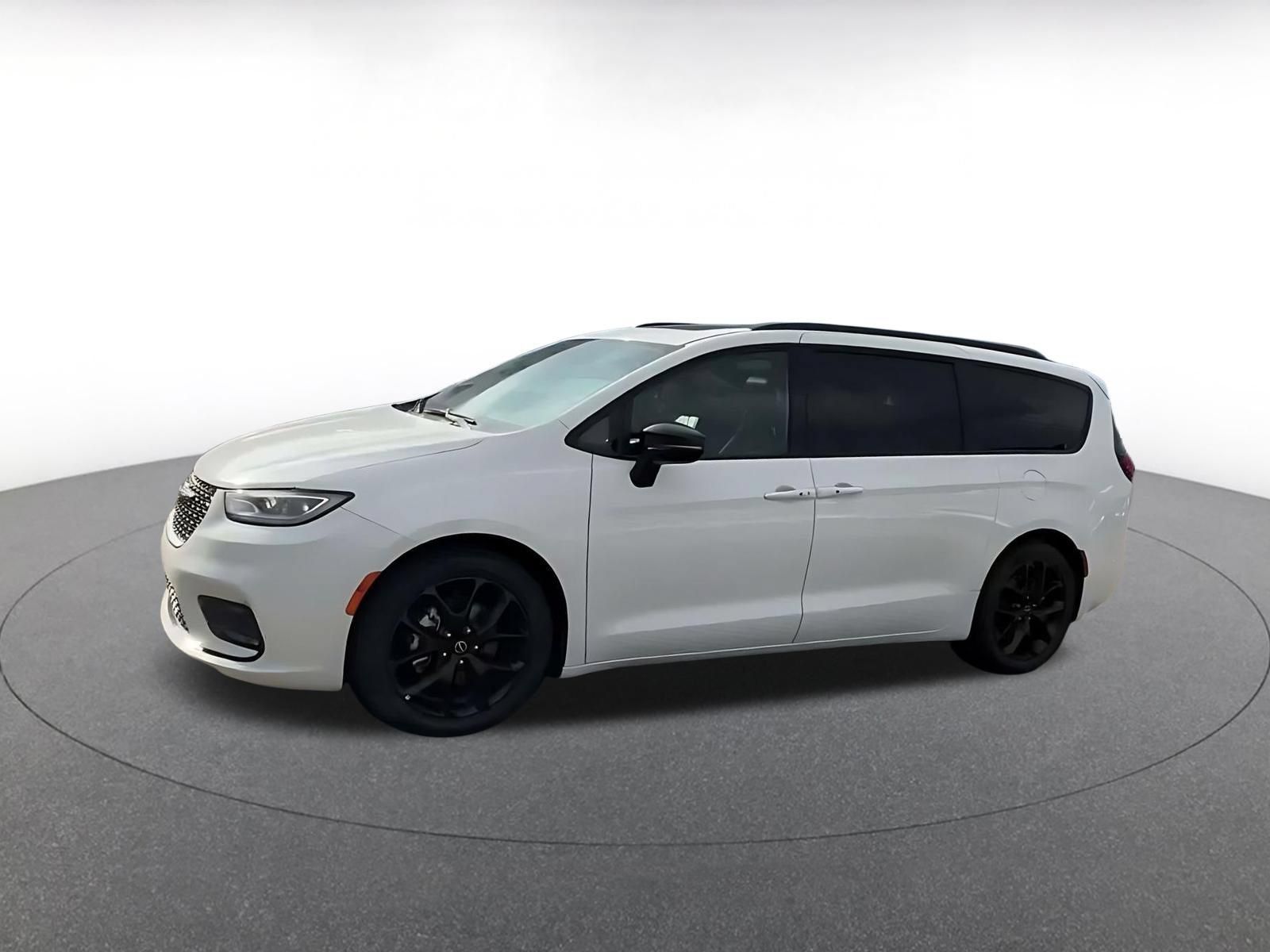 Used 2025 Chrysler Pacifica Limited FWD image 7