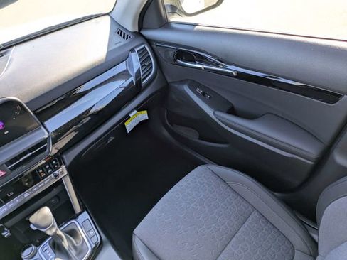 New 2026 Kia Seltos S FWD image 16