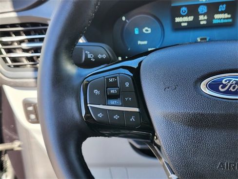 Certified 2025 Ford Escape Platinum w/ Premium Technology Package image 30