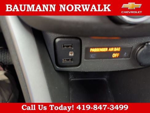 Used 2022 Chevrolet Trax LT w/ LT Convenience Package image 32