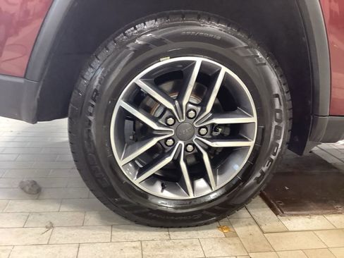 Certified 2020 Jeep Grand Cherokee Limited w/ Luxury Group II image 25