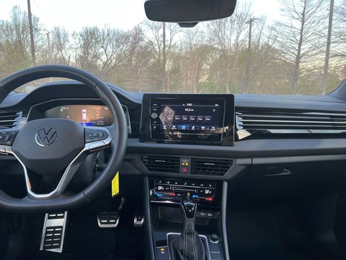 Certified 2025 Volkswagen Jetta Sport FWD image 27