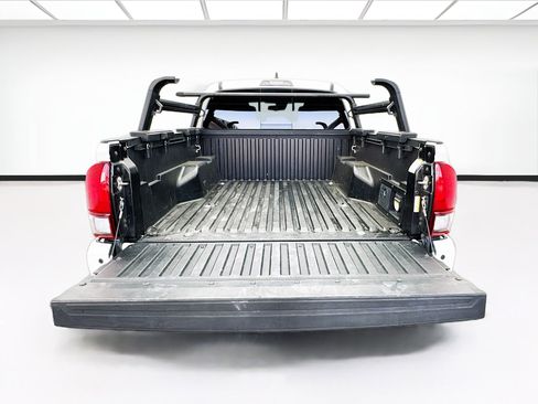 Used 2019 Toyota Tacoma TRD Sport AWD/4WD image 16