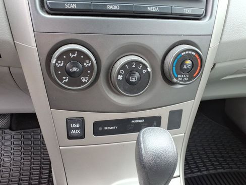 Used 2012 Toyota Corolla LE FWD image 17