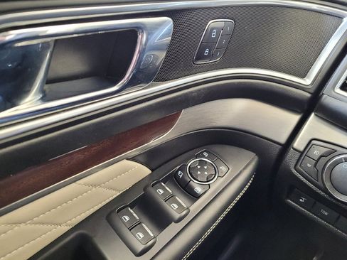 Used 2017 Ford Explorer Platinum image 27
