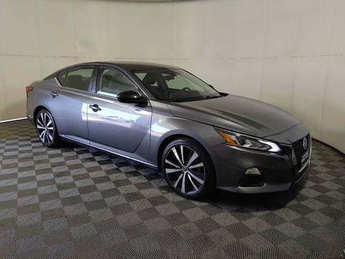 Used 2022 Nissan Altima 2.5 SR FWD image 11