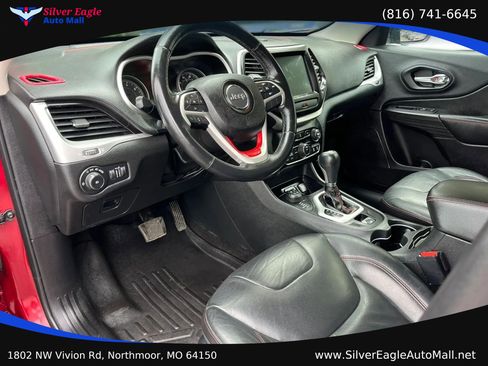 Used 2015 Jeep Cherokee Trailhawk w/ Leather Interior Group AWD/4WD image 3