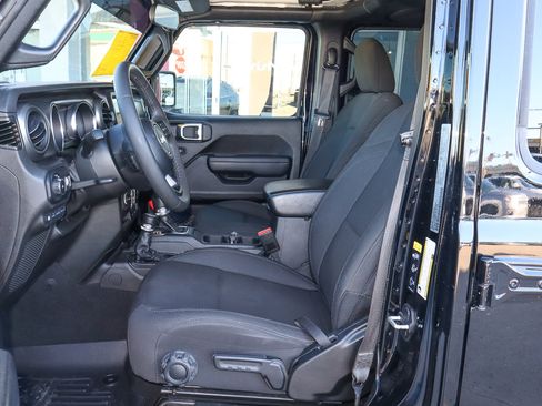 Used 2023 Jeep Wrangler Unlimited image 7