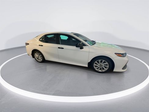 Used 2022 Toyota Camry LE AWD/4WD image 9