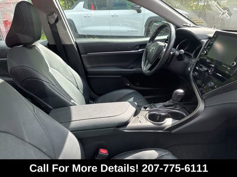 Used 2021 Toyota Camry XSE FWD image 3