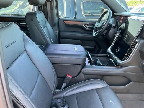 Certified 2025 GMC Yukon XL Denali w/ Sun & Power Step Package AWD/4WD image 9