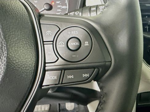 Used 2025 Toyota Corolla Cross LE FWD image 17