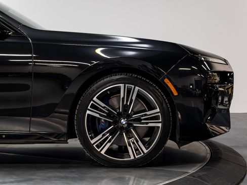Used 2023 BMW 760i xDrive image 17