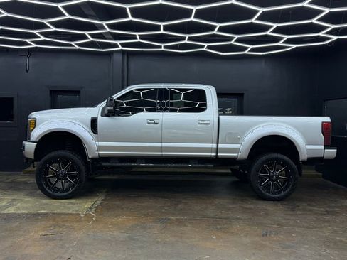 Used 2019 Ford F250 Lariat image 3
