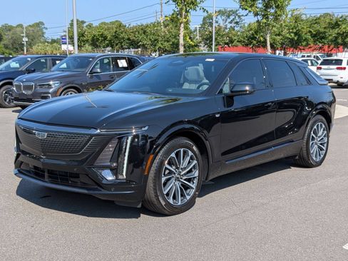 Used 2024 Cadillac Lyriq Sport RWD image 7