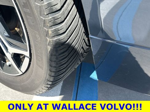 Used 2022 Volvo XC60 B5 Momentum w/ Climate Package AWD/4WD image 11