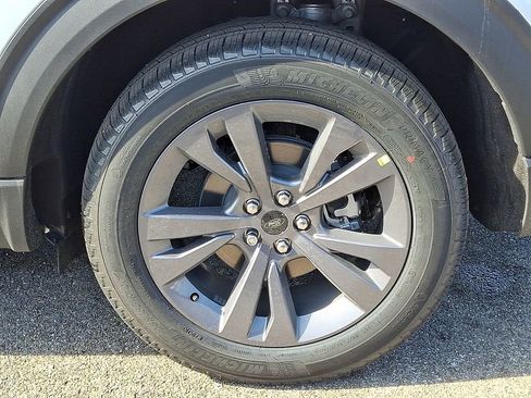 New 2026 Ford Explorer Active w/ Active Comfort Package image 5