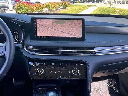 Certified 2027 INFINITI QX60 Luxe w/ Cargo Package AWD/4WD image 19
