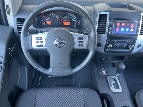 Used 2020 Nissan Frontier SV AWD/4WD image 14