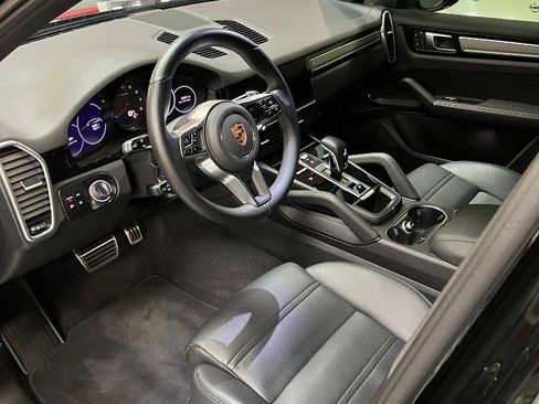 Used 2022 Porsche Cayenne S Platinum image 10