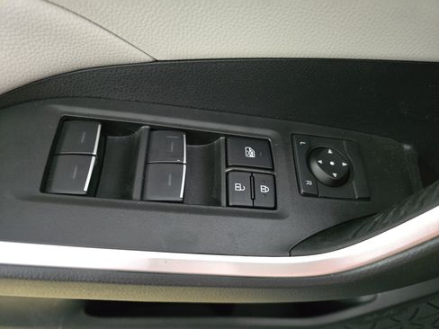 Used 2025 Toyota RAV4 XLE Premium AWD/4WD image 25