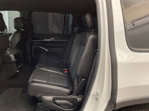 Used 2022 Jeep Wagoneer Series III image 22