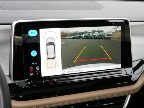 Certified 2025 Volkswagen Atlas Cross Sport SE w/ Panoramic Sunroof Package image 32