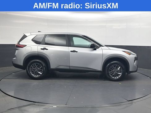 Used 2024 Nissan Rogue S AWD/4WD image 3
