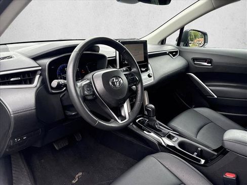 Used 2025 Toyota Corolla Cross XLE FWD image 11