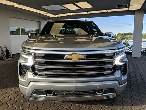 Used 2024 Chevrolet Silverado 1500 High Country image 2