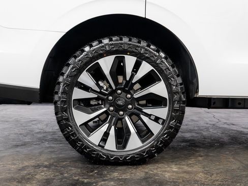 Used 2025 Ford Expedition Active AWD/4WD image 25