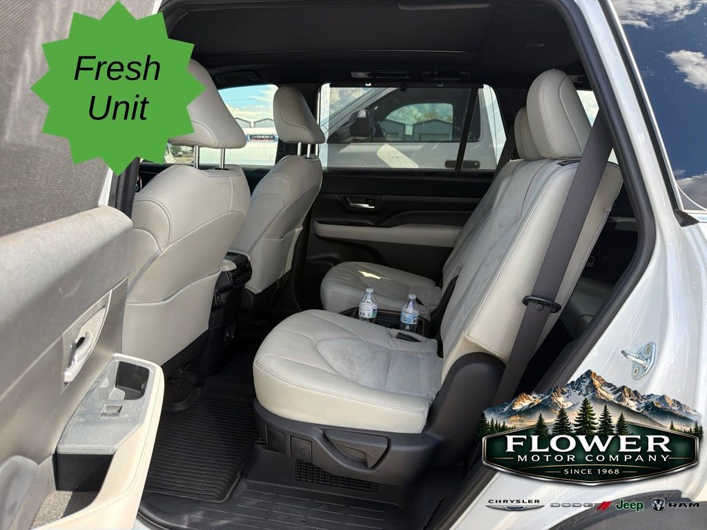 Used 2024 Toyota Grand Highlander AWD Hybrid image 20