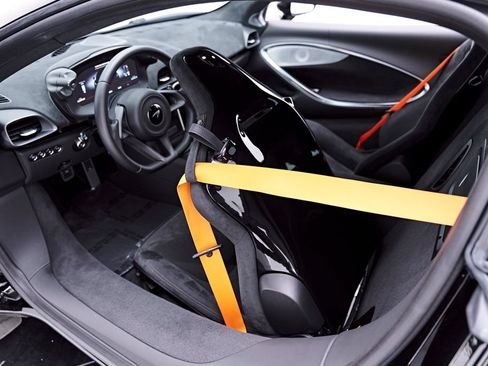 Used 2026 McLaren Artura RWD image 61
