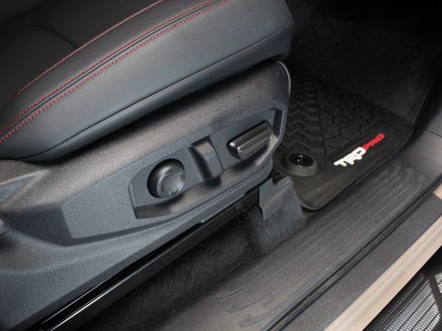 Used 2025 Toyota Tacoma Limited AWD/4WD image 58